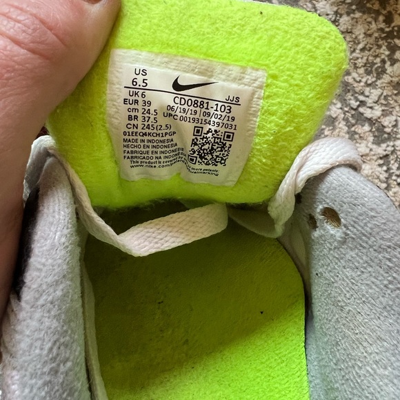 Air max 90 Volt size 6.5 (size 8 women’s) - Picture 4 of 6